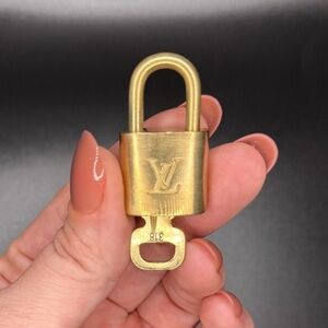 LV Lock and Key #318 - Great Condition